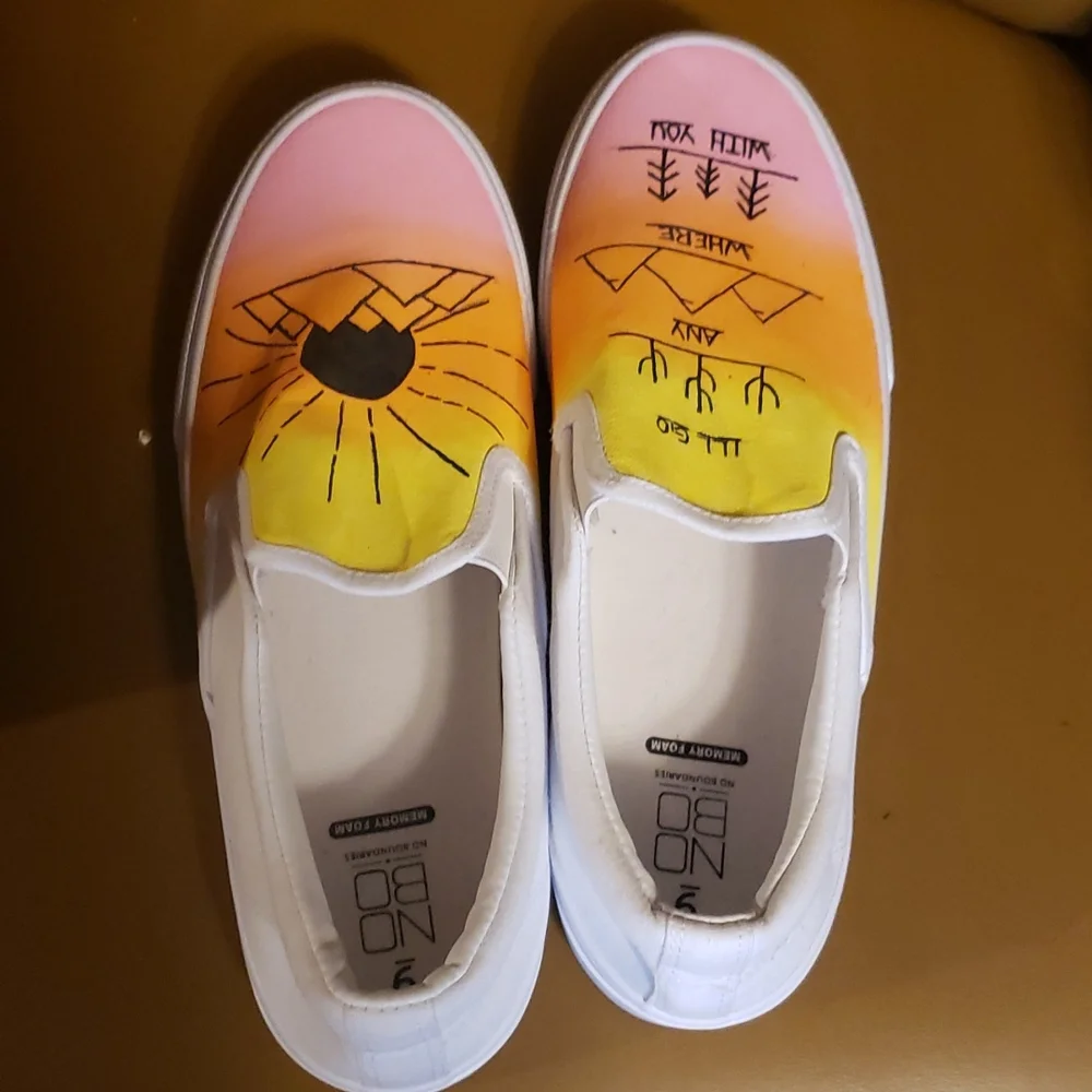 Hand painted slip on shoes - Picture 3 of 4